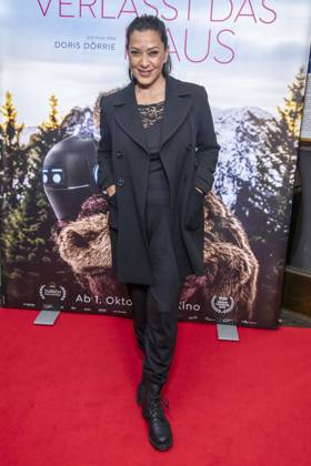 ABB FRAUWINKLER- Jasmin Shakeri auf dem roten Teppich beim Special Screening des Kino Films Frau Winkler verlaesst das Haus im Cinema Parisl in Berlin 01.10.2026 Berlin Deutschland