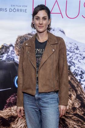 ABB FRAUWINKLER- Olivia Lina Gasche auf dem roten Teppich beim Special Screening des Kino Films Frau Winkler verlaesst das Haus im Cinema Parisl in Berlin 01.10.2026 Berlin Deutschland