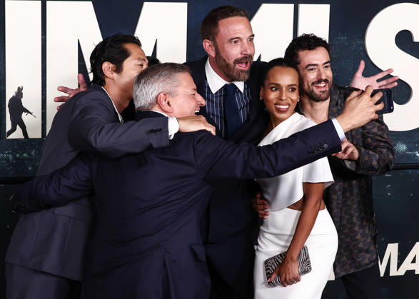 World Premiere Of Netflix s Animals WESTWOOD, LOS ANGELES, CALIFORNIA, USA - OCTOBER 01: Steven Yeun, Ted Sarandos, Ben Affleck, Kerry Washington and Luis Gerardo Mendez arrive at the World Premiere Of Netflix s Animals held at Westwood Village Theater on October 1, 2026 in Westwood, Los Angeles, California, United States. Westwood Westwood Village Theater California United States Copyright: xXavierxCollin ImagexPressxAgencyx