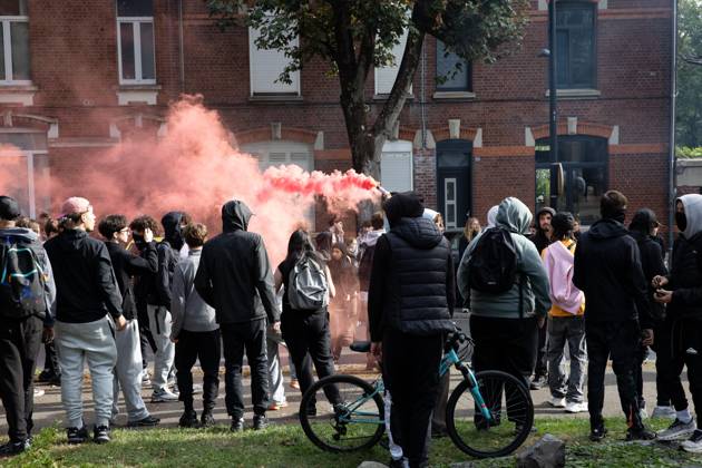 VALENCIENNES HIGH SCHOOL STUDENT PROTEST FRIDAY MORNING PHOTOPQR VOIX DU NORD PIERRE ROUANET 10 02 2026 VALENCIENNES, October 2, 2026 Third day of high school student protests in the Valenciennes area; this Friday morning, high schools were blocked, anger among high school students. The students gathered in downtown Valenciennes, between the École de l’Escaut and the École du Hainaut. There were scuffles, some slogans and signs, a few bottles and stones thrown, and acts of vandalism, along with police charges and clashes near the Vauban Polyclinic. PHOTO: PIERRE ROUANET, LA VOIX DU NORD. France: Fires have broken out at several schools in France as students protest by blocking educational institutions nationwide over school funding and lea  Copyright: xPHOTOPQR VOIXxDUxNORD MAXPPPxPIERRExROUANETx 20261002VDN1155 20261002VDN1155