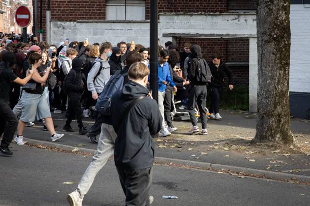 VALENCIENNES HIGH SCHOOL STUDENT PROTEST FRIDAY MORNING PHOTOPQR VOIX DU NORD PIERRE ROUANET 10 02 2026 VALENCIENNES, October 2, 2026 Third day of high school student protests in the Valenciennes area; this Friday morning, high schools were blocked, anger among high school students. The students gathered in downtown Valenciennes, between the École de l’Escaut and École du Hainaut high schools. There were chants, a few slogans and signs, some bottles and stones thrown, and property damage, with police charges and clashes near the Vauban Polyclinic. An elderly person in a wheelchair was taken to the polyclinic. PHOTO: PIERRE ROUANET, LA VOIX DU NORD, France. Fires have broken out at several schools in France, as students protest by blocking  Copyright: xPHOTOPQR VOIXxDUxNORD MAXPPPxPIERRExROUANETx 20261002VDN1164 20261002VDN1164