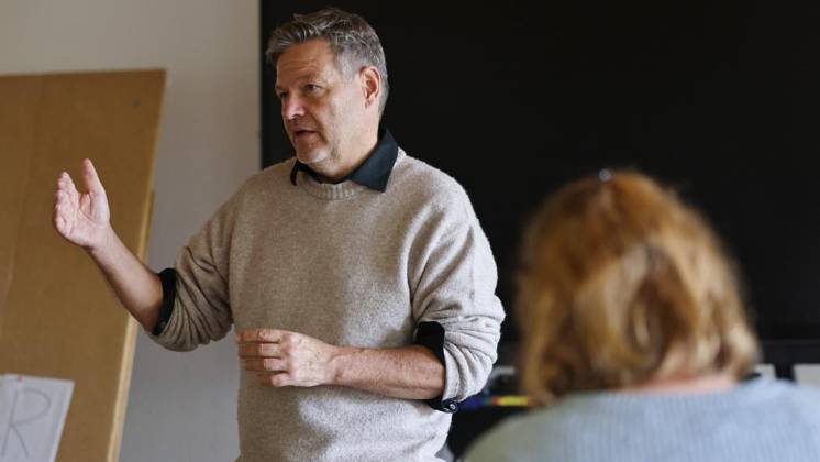 Robert Habeck stellt sich den Fragen der künftigen ErzieherInnen an der Gesamtschule Bleibergquelle ** NUR FÜR REDAKTIONELLE ZWECKE ** EDITORIAL USE ONLY **<p>Robert Habeck stellt sich den Fragen der künftigen Erzieher am 02. Oktober 2026 in der Christlichen Gesamtschule Bleibergquelle in Velbert. Deutschland Nordrhein-Westfalen Velbert Copyright: ChristofxKöpsel