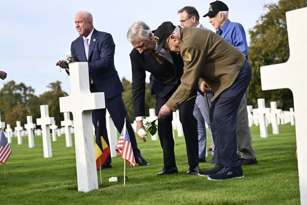 Entertainment Bilder des Tages US ambassador to Belgium Bill White; King Philippe - Filip of Belgium and Prime Minister Bart De Wever are pictured with war veterans during a royal visit to the World War II Commemoration at the American Military Cemetery in Henri-Chapelle, Plombieres, on Friday 2 October 2026. The ceremony pays tribute to the American veterans in attendance and to their fallen comrades-in-arms. It features testimonials, musical performances, and prayers, as well as a wreath-laying ceremony, a salute, and a flyover by U.S. aircraft.  ERICxLALMAND 188545779
