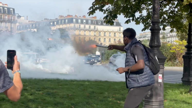Student Protest at Place de la Nation - Paris Videograbs - Clashes between students and police as protesting students carry out blockading action near place de la Nation, in Paris, on October 2, 2026. Since late September, students have staged protests outside schools over grievances ranging from timetables, class sizes and a shortage of teachers to overheated classrooms during this year s heatwaves. The protests started in the Ile-de-France region around Paris but have now spread to other cities nationwide. Photo by CLPRESS ABACAPRESS.COM Paris France  Copyright: xCLPRESS ABACAx