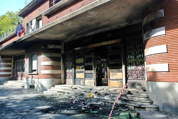 Student Protest - School Buildings Facades Set on Fire The façade of the Gaston-Bachelard high school in the 13th arrondissement damaged after the incident occurred as national student blockades forced the closure of more than 400 high schools amid rising political and security tensions. Paris, France, October 2, 2026 Photo Ait Adjedjou Karim ABACAPRESS.COM. Paris France  Copyright: xAitxAdjedjouxKarim ABACAx