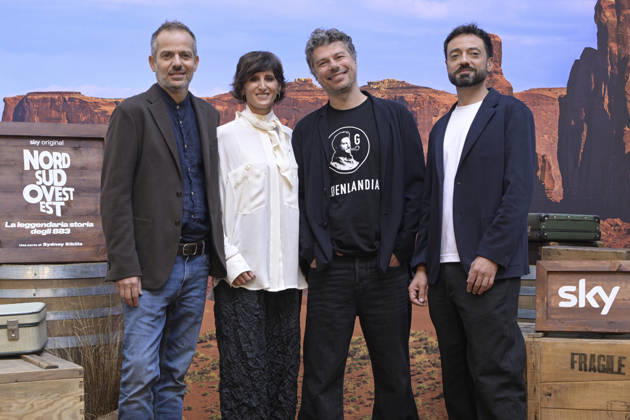foto Mario Romano IPP Milano 02 10 2026 Photocall della serie Tv: -Nord Sud Ovest Est. La leggendaria storia degli 883- Seconda stagione nella foto Simone Godano, Alice Filippi, Sidney Sibilia ed Alessio Lauria Italy Photo Press - World Copyright Photocall della serie Tv: -Nord
