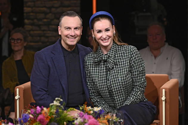 Tim Raue mit Ehefrau Katharina Raue bei der Aufzeichnung der RB Talkshow 3nach9 im Radio Bremen-Studio. Bremen, 02.10.2026