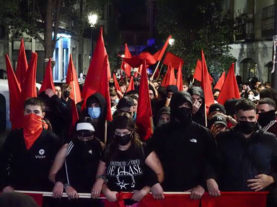 News Bilder des Tages #2 October 2, 2026, Madrid, Madrid, Spain: MADRID, SPAIN - October 02: Hundreds of people who remain camped in Puerta del Sol went out to march through the main streets of Madrid, passing through Calle AlcaloÂ¡, Plaza de Cibeles and Plaza de Neptuno, and returned to the encampment in Puerta del Sol shouting The fight goes on, whatever it takes Madrid Spain - ZUMAh199 20261002_zip_h199_020 Copyright: xAaronxHerediax