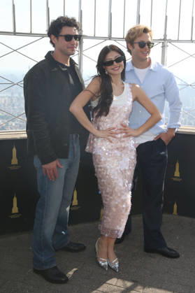 October 2, 2026, New York, New York, USA: Actors, KYLE CLARK MIKU MARTINEAU and SAM BRAUN visited The Empire State Building New York USA - ZUMAh16_ 20261002_zaf_h16_022 Copyright: xDanxHerrickx