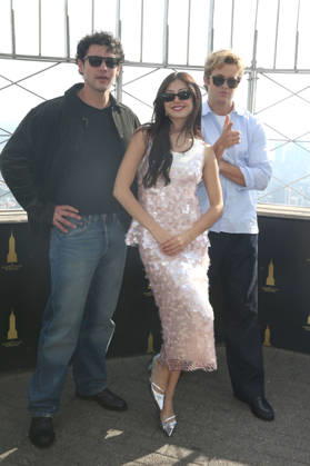 Entertainment Bilder des Tages #2 October 2, 2026, New York, New York, USA: Actors, KYLE CLARK MIKU MARTINEAU and SAM BRAUN visited The Empire State Building New York USA - ZUMAh16_ 20261002_zaf_h16_023 Copyright: xDanxHerrickx
