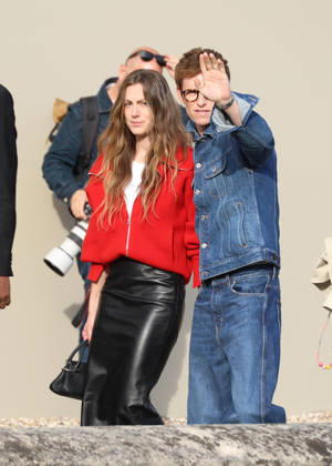 Eddie Redmayne and Hannah Bagshawe at the Givenchy Spring Summer 2026 Women’s Ready-to-Wear Collection fashion show during Paris Fashion Week (PFW) on October 2, 2026. Denis Guignebourg, Bestimage. Celebrities at Givenchy’s Spring Summer 2026 Women’s Ready-to-Wear Collection fashion show at Paris Fashion Week (PFW) on October 2, 2026, Paris, France Copyright: xDenisxGuignebourgx xBestimagexDenisxGuignebourgx xBestimagex
