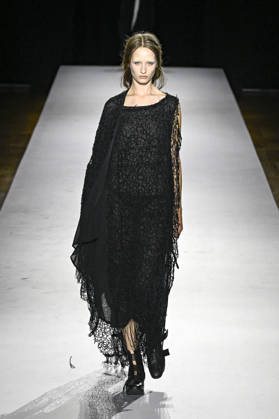 Yohji Yamamoto Women s Ready-to-Wear Spring Summer 2027 Collection Fashion Show during Paris Fashion Week, on October 2, 2026 Bestimage Yohji Yamamoto Fashion Show Women s Ready-to-Wear Spring Summer 2027 Collection during Paris Fashion Week, on October 2, 2026, in Paris, France Paris France  Copyright: xAgencex xBestimagexAgencex xBestimagex