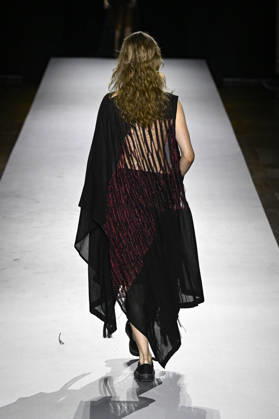 Yohji Yamamoto Women s Ready-to-Wear Spring Summer 2027 Collection Fashion Show during Paris Fashion Week, on October 2, 2026 Bestimage Yohji Yamamoto Fashion Show Women s Ready-to-Wear Spring Summer 2027 Collection during Paris Fashion Week, on October 2, 2026, in Paris, France Paris France  Copyright: xAgencex xBestimagexAgencex xBestimagex