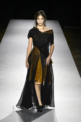 Yohji Yamamoto Women s Ready-to-Wear Spring Summer 2027 Collection Fashion Show during Paris Fashion Week, on October 2, 2026 Bestimage Yohji Yamamoto Fashion Show Women s Ready-to-Wear Spring Summer 2027 Collection during Paris Fashion Week, on October 2, 2026, in Paris, France Paris France  Copyright: xAgencex xBestimagexAgencex xBestimagex