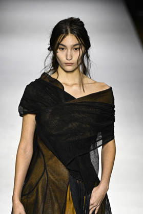 Yohji Yamamoto Women s Ready-to-Wear Spring Summer 2027 Collection Fashion Show during Paris Fashion Week, on October 2, 2026 Bestimage Yohji Yamamoto Fashion Show Women s Ready-to-Wear Spring Summer 2027 Collection during Paris Fashion Week, on October 2, 2026, in Paris, France Paris France  Copyright: xAgencex xBestimagexAgencex xBestimagex
