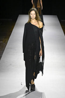 Yohji Yamamoto Women s Ready-to-Wear Spring Summer 2027 Collection Fashion Show during Paris Fashion Week, on October 2, 2026 Bestimage Yohji Yamamoto Fashion Show Women s Ready-to-Wear Spring Summer 2027 Collection during Paris Fashion Week, on October 2, 2026, in Paris, France Paris France  Copyright: xAgencex xBestimagexAgencex xBestimagex