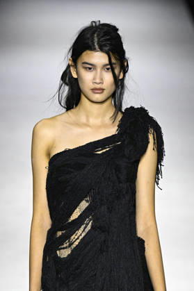 Yohji Yamamoto Women s Ready-to-Wear Spring Summer 2027 Collection Fashion Show during Paris Fashion Week, on October 2, 2026 Bestimage Yohji Yamamoto Fashion Show Women s Ready-to-Wear Spring Summer 2027 Collection during Paris Fashion Week, on October 2, 2026, in Paris, France Paris France  Copyright: xAgencex xBestimagexAgencex xBestimagex
