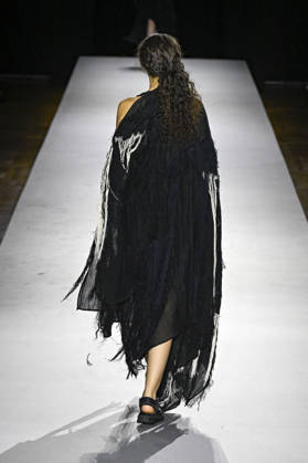 Yohji Yamamoto Women s Ready-to-Wear Spring Summer 2027 Collection Fashion Show during Paris Fashion Week, on October 2, 2026 Bestimage Yohji Yamamoto Fashion Show Women s Ready-to-Wear Spring Summer 2027 Collection during Paris Fashion Week, on October 2, 2026, in Paris, France Paris France  Copyright: xAgencex xBestimagexAgencex xBestimagex