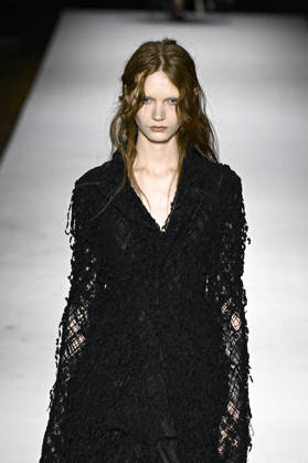 Yohji Yamamoto Women s Ready-to-Wear Spring Summer 2027 Collection Fashion Show during Paris Fashion Week, on October 2, 2026 Bestimage Yohji Yamamoto Fashion Show Women s Ready-to-Wear Spring Summer 2027 Collection during Paris Fashion Week, on October 2, 2026, in Paris, France Paris France  Copyright: xAgencex xBestimagexAgencex xBestimagex