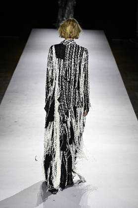 Yohji Yamamoto Women s Ready-to-Wear Spring Summer 2027 Collection Fashion Show during Paris Fashion Week, on October 2, 2026 Bestimage Yohji Yamamoto Fashion Show Women s Ready-to-Wear Spring Summer 2027 Collection during Paris Fashion Week, on October 2, 2026, in Paris, France Paris France  Copyright: xAgencex xBestimagexAgencex xBestimagex