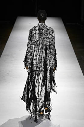 Yohji Yamamoto Women s Ready-to-Wear Spring Summer 2027 Collection Fashion Show during Paris Fashion Week, on October 2, 2026 Bestimage Yohji Yamamoto Fashion Show Women s Ready-to-Wear Spring Summer 2027 Collection during Paris Fashion Week, on October 2, 2026, in Paris, France Paris France  Copyright: xAgencex xBestimagexAgencex xBestimagex