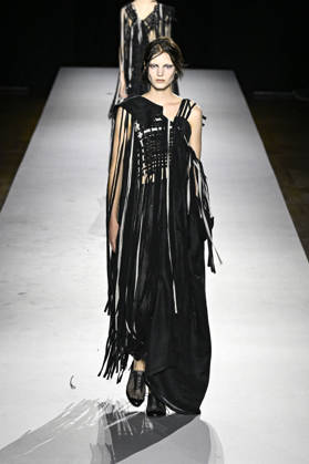 Yohji Yamamoto Women s Ready-to-Wear Spring Summer 2027 Collection Fashion Show during Paris Fashion Week, on October 2, 2026 Bestimage Yohji Yamamoto Fashion Show Women s Ready-to-Wear Spring Summer 2027 Collection during Paris Fashion Week, on October 2, 2026, in Paris, France Paris France  Copyright: xAgencex xBestimagexAgencex xBestimagex