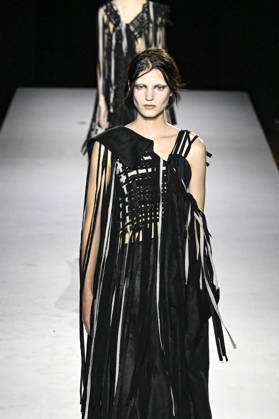 Yohji Yamamoto Women s Ready-to-Wear Spring Summer 2027 Collection Fashion Show during Paris Fashion Week, on October 2, 2026 Bestimage Yohji Yamamoto Fashion Show Women s Ready-to-Wear Spring Summer 2027 Collection during Paris Fashion Week, on October 2, 2026, in Paris, France Paris France  Copyright: xAgencex xBestimagexAgencex xBestimagex