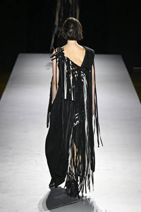 Yohji Yamamoto Women s Ready-to-Wear Spring Summer 2027 Collection Fashion Show during Paris Fashion Week, on October 2, 2026 Bestimage Yohji Yamamoto Fashion Show Women s Ready-to-Wear Spring Summer 2027 Collection during Paris Fashion Week, on October 2, 2026, in Paris, France Paris France  Copyright: xAgencex xBestimagexAgencex xBestimagex