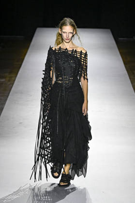 Yohji Yamamoto Women s Ready-to-Wear Spring Summer 2027 Collection Fashion Show during Paris Fashion Week, on October 2, 2026 Bestimage Yohji Yamamoto Fashion Show Women s Ready-to-Wear Spring Summer 2027 Collection during Paris Fashion Week, on October 2, 2026, in Paris, France Paris France  Copyright: xAgencex xBestimagexAgencex xBestimagex