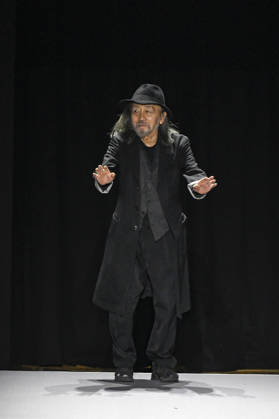 Fashion designer Yohji Yamamoto s Yohji Yamamoto Women s Ready-to-Wear Spring Summer 2027 Collection fashion show during Paris Fashion Week, October 2, 2026 Bestimage Fashion Designer Yohji Yamamoto Yohji Yamamoto Women’s Ready-to-Wear Spring Summer 2027 Collection Fashion Show during Paris Fashion Week, on October 2, 2026, in Paris, France Paris France  Copyright: xAgencex xBestimagexAgencex xBestimagex