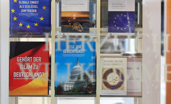 Open Mosque Day in Germany Open Mosque Day in Germany. Books are seen the mosque Bait ur Rehman Moschee in Nuremberg, Germany . October 03rd , 2026 Photo by Davide Elias Copyright: xDavidexEliasx