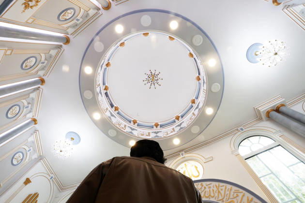 Open Mosque Day in Germany Open Mosque Day in Germany. A member is seen in the mosque Bait ur Rehman Moschee in Nuremberg, Germany . October 03rd , 2026 Photo by Davide Elias Copyright: xDavidexEliasx