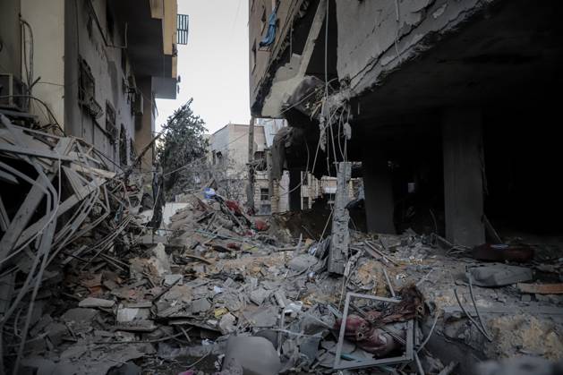 RECORD DATE NOT STATED Aftermath of Israeli Strike on Residential Building in Gaza City (INT) Aftermath of Israeli Strike on Residential Building in Gaza City, On October 3, 2026, Gaza, Palestine: The aftermath of an Israeli airstrike on a residential building in the Rimal neighborhood of western Gaza City early Saturday, which killed five Palestinians and wounded others. Rescue crews searched the rubble following the strike. The casualties were reported by local medical sources. Credit: Mohammed M. Skaik TheNews2(Foto: Mohammed Skaik Thenews2 imago images) Aftermath of Israeli Strike on Residential Building in Gaza City  Copyright: xMohammedxSkaikx