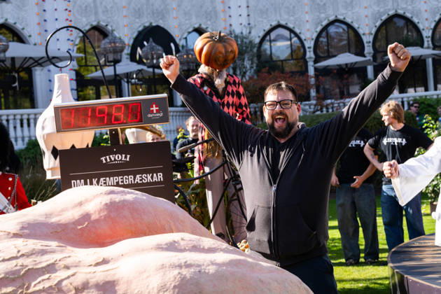 Danish Championship in Giant Pumpkins Revealed Peter Holst Olsen from Naestved and his giant pumpkin weighing 1198 kg wins the Danish Championship in Giant Pumpkins in Tivoli, Copenhagen on Saturday, October 3, 2026. (Photo: Emil Nicolai Helms Scanpix 2026) , Copenhagen Denmark Copyright: EmilxNicolaixHelmsx spdk20261003-132656-L