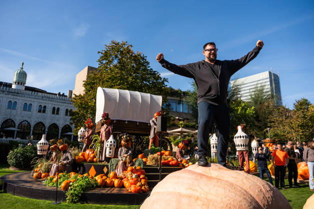 Danish Championship in Giant Pumpkins Revealed Peter Holst Olsen from Naestved and his giant pumpkin weighing 1198 kg wins the Danish Championship in Giant Pumpkins in Tivoli in Copenhagen on Saturday, October 3, 2026. (Photo: Emil Nicolai Helms Scanpix 2026) , Copenhagen Denmark Copyright: EmilxNicolaixHelmsx spdk20261003-132459-L