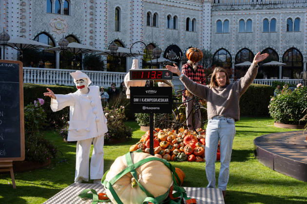 Danish Championship in Giant Pumpkins Revealed Line Bech Hald from Ringsted with her pumpkin weighing 113.2 kg at the Danish Championship in Giant Pumpkins in Tivoli, Copenhagen on Saturday, October 3, 2026. (Photo: Emil Nicolai Helms Scanpix 2026) , Copenhagen Denmark Copyright: EmilxNicolaixHelmsx spdk20261003-132614-L