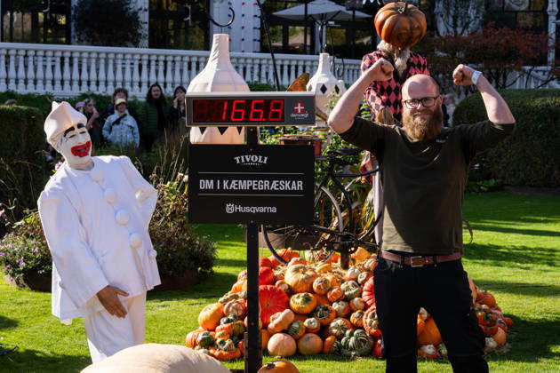 Danish Championship in Giant Pumpkins Revealed Emil Bertel Clausen from Moerke with his pumpkin weighing 166.8 kg at the Danish Championship in Giant Pumpkins in Tivoli, Copenhagen on Saturday, October 3, 2026. (Photo: Emil Nicolai Helms Scanpix 2026) , Copenhagen Denmark Copyright: EmilxNicolaixHelmsx spdk20261003-132712-L