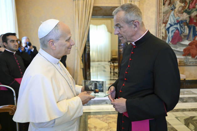 ITALY - PRIVATE AUDIENCE - VATICAN-2026 10 3 Italy, Rome, Vatican, 2026 10 3 Pope Leo XIV receives Community of the Pontifical Teutonic College of Santa Maria in Campo Santo, on the 150th anniversary of its founding in a private audience at The Vatican . EDITORIAL USE ONLY - NO BOOKS Copyright: xVATICANxMEDIA xCatholicxPressxPhotox