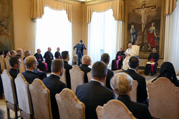 ITALY - PRIVATE AUDIENCE - VATICAN-2026 10 3 Italy, Rome, Vatican, 2026 10 3 Pope Leo XIV receives Community of the Pontifical Teutonic College of Santa Maria in Campo Santo, on the 150th anniversary of its founding in a private audience at The Vatican . EDITORIAL USE ONLY - NO BOOKS Copyright: xVATICANxMEDIA xCatholicxPressxPhotox