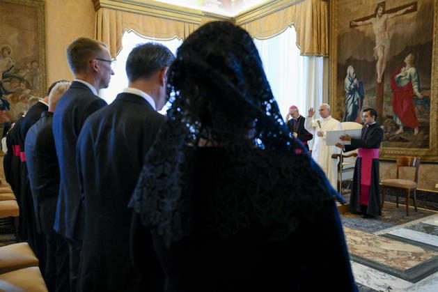 ITALY - PRIVATE AUDIENCE - VATICAN-2026 10 3 Italy, Rome, Vatican, 2026 10 3 Pope Leo XIV receives Community of the Pontifical Teutonic College of Santa Maria in Campo Santo, on the 150th anniversary of its founding in a private audience at The Vatican . EDITORIAL USE ONLY - NO BOOKS Copyright: xVATICANxMEDIA xCatholicxPressxPhotox