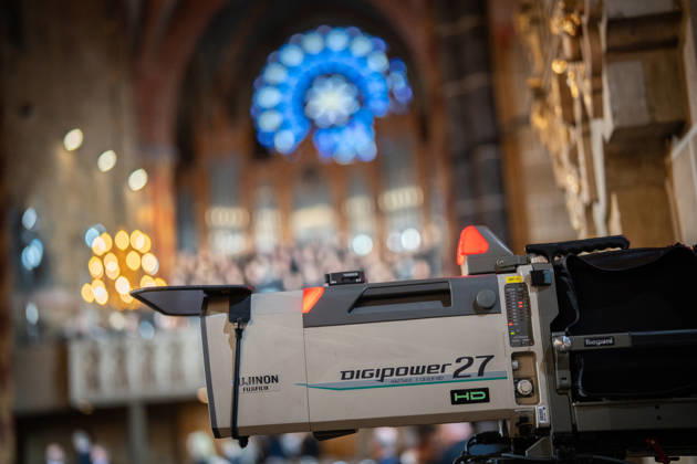 Ökumenischer Gottesdienst im Dom St. Petri Fujifilm Fujinon Digipower 27 HD, das ZDF überträgt den Gottesdienst live mit hochwertiger Technologie;Offizielle zentrale Feierlichkeiten zum Tag der Deutschen Einheit 2026 in Bremen, Bremen Bremen Deutschland Innenstadt