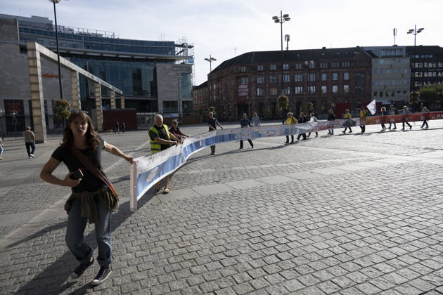 03.10.2026 Pressetermin Initiative Es brennt Menschenkette in Dortmund, Hansaplatz Es geht mit dem Banner zum Westenhellweg Dortmund Hansaplatz und Westenhellweg NRW Deutschland