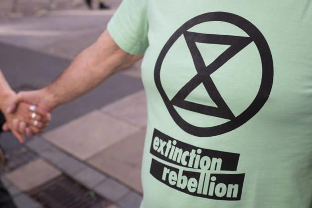 03.10.2026 Pressetermin Initiative Es brennt Menschenkette in Dortmund, Hansaplatz Symbolfoto zu extinction rebellion Dortmund Hansaplatz und Westenhellweg NRW Deutschland