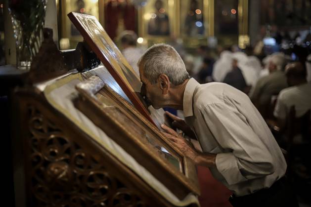 RECORD DATE NOT STATED Funeral Held for Christian Mother and Daughter Killed in Gaza City Strike (INT) Funeral Held for Christian Mother and Daughter Killed in Gaza City Strike on October 3, 2026, Gaza, Palestine: Mourners attend the funeral of Christian mother Maysa Abu Dawood and her daughter Mary at Saint Porphyrius Church in Gaza City on Saturday, after they were killed early in the morning when an Israeli airstrike hit their residential apartment in the city. Mukhtars, community reconciliation figures, and members of the Palestinian Civil Defense attend the funeral. Credit: Mohammed M. Skaik TheNews2(Foto: Mohammed Skaik Thenews2 imago images) Funeral Held for Christian Mother and Daughter Killed in Gaza City Strike  Copyright: xMohammedxSkaikx
