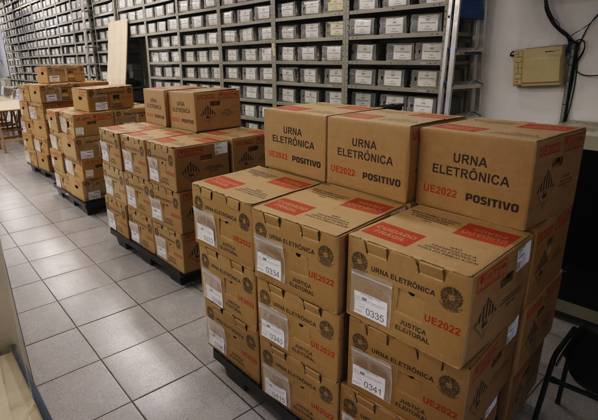 RECORD DATE NOT STATED Ballot boxes leave the electoral office in Bela Vista, Sao Paulo. Sao Paulo (SP), 03 10 2026 2026 elections Electronic ballot boxes leave the 1st electoral office, in Bela Vista, Sao Paulo, to be transported to the polling places for the 1st round of the 2026 elections, scheduled for this Sunday (4).(Foto: Leco Viana Thenews2 imago images) Ballot boxes leave the electoral office in Bela Vista, Sao Paulo. Copyright: xLecoxVianax
