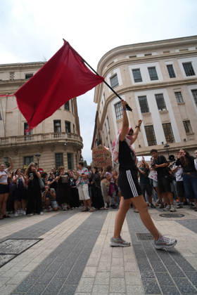 Housing Protest in Palma: A large crowd gathered during a protest to demand a reduction in housing rents on October 3, 2026, in Palma de Mallorca, Mallorca, Balearic Islands, Spain. The Tenants’ Union and PAH Mallorca (Platform of People Affected and Involved by Mortgages and Housing) have organized the march to demand changes in housing policies and greater protection for renters. Prime Minister Pedro Sánchez, will spend the next few hours analyzing what happened yesterday, Friday, in Congress following the rejection of the two royal decrees on housing, and will be monitoring the public reaction in the streets to decide whether to ultimately call early general elections. OCTOBER 3, 2026 Javier Ferná Palma de Mallorca, Mallorca, Isl Palma  Copyright: xJavierxFernandezx 7817677