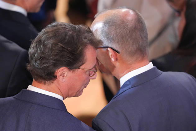 Festakt zum Tag der deutschen Einheit in Bremen Bundeskanzler Friedrich Merz und NRW Ministerpraesident Hendrik Wuest im Zwiegespraech nach dem Festakt zum Tag der Deutschen Einheit in der Glocke, Bremen, 03.10.2026 Bremen Bremen Deutschland
