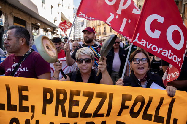 Demonstration against high cost of living in Italy NAPLES, ITALY - OCTOBER 3: People are seen during a protest against high cost of living and against increase in the price of petrol in Naples, Italy on October 3, 2026. Iso Ekle Anadolu Naples Italy. Editorial use only. Please get in touch for any other usage.  Copyright: x2026xAnadoluxIsoxEklex