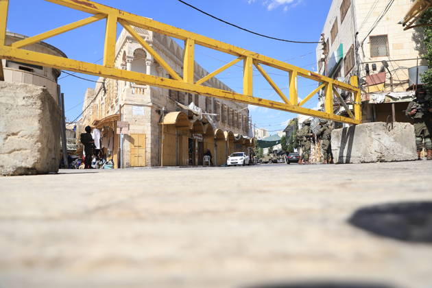 Israeli forces raid Hebron on Sukkot holiday HEBRON, WEST BANK, PALESTINE - OCTOBER 03: Israeli soldiers restrict the movement of Palestinians and take security measures as they raid the Old Town on the occasion of Sukkot feast in Hebron, West Bank, Palestine on October 03, 2026. Amer Shallodi Anadolu Hebron West Bank. Editorial use only. Please get in touch for any other usage.  Copyright: x2026xAnadoluxAmerxShallodix