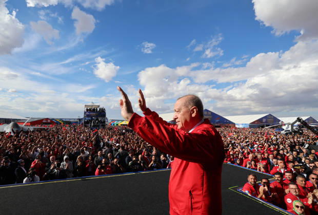 Turkish President Erdogan visits the TEKNOFEST Southeast in Sanliurfa SANLIURFA, TURKIYE - OCTOBER 03: (----EDITORIAL USE ONLY - MANDATORY CREDIT - TURKISH PRESIDENCY MURAT CETINMUHURDAR HANDOUT - NO MARKETING NO ADVERTISING CAMPAIGNS - DISTRIBUTED AS A SERVICE TO CLIENTS----) Turkish President Recep Tayyip Erdogan greets crowd and participants during his visit to the Aerospace, Space and Technology Festival (TEKNOFEST) Southeast at Sanliurfa GAP Airport in Sanliurfa, Turkiye on October 3, 2026. Turkish Presidency Murat Cetinmuhurdar Handout Anadolu Sanliurfa Turkey. Editorial use only. Please get in touch for any other usage.  Copyright: x2026xAnadoluxTurkishxPresidencyx MuratxCetinmuhurdarx xHandoutx